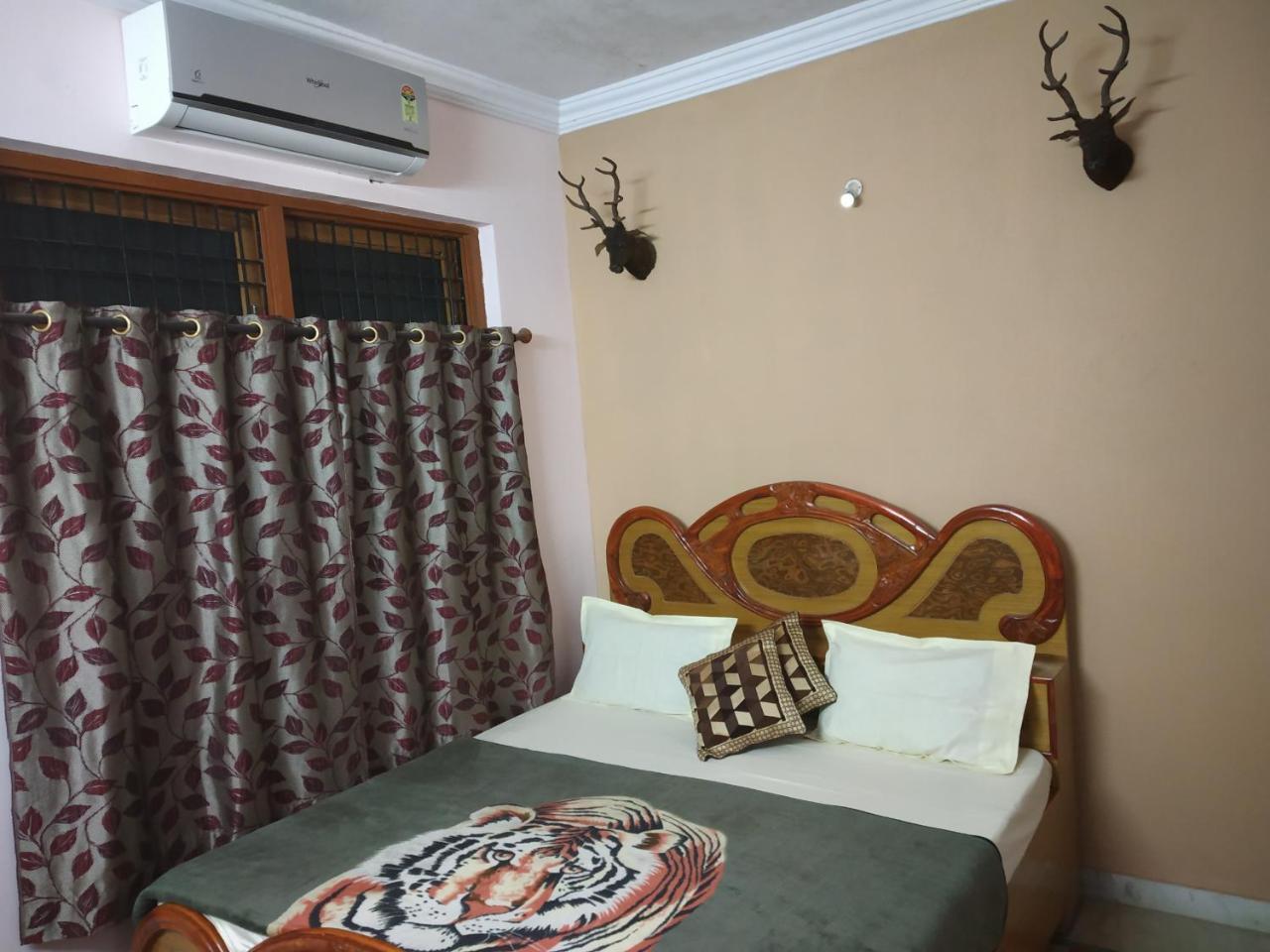 Pratibha Home Stay Джабалпур Екстериор снимка